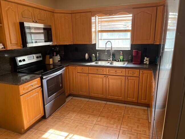 Building Photo - 575 NW 33rd St