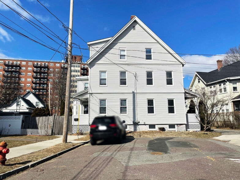 Building Photo - 27 Webster Pl
