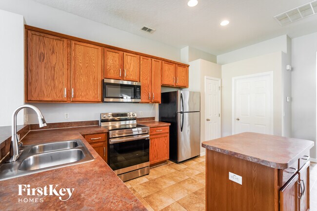 Building Photo - 2101 Laparelle Dr