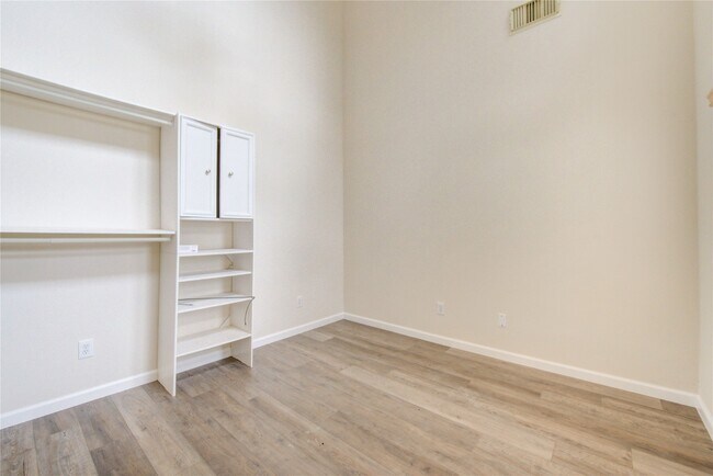 Building Photo - 800 Mulligan Ct