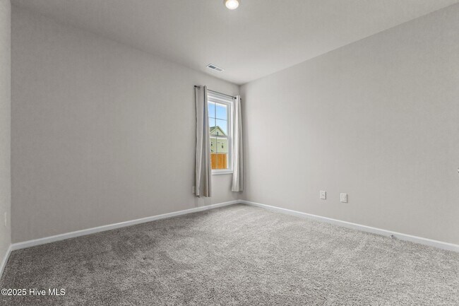 Building Photo - 129 Sandy Springs Rd