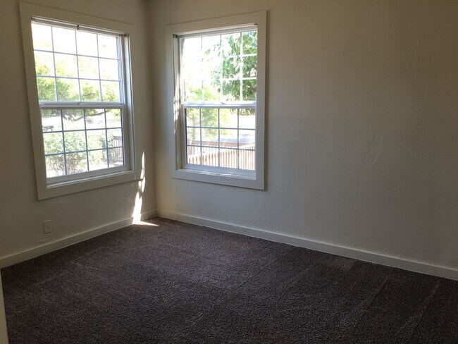 Building Photo - 2288 Hilyard St