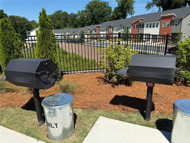 Building Photo - 1605 Aeslin Dr NW