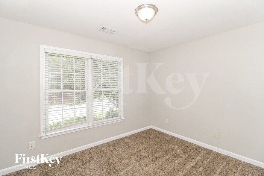 Building Photo - 1557 Grove Arbor Terrace