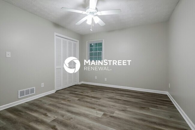 Building Photo - 4 Bedroom Pet-Friendly Home in LITHONIA, GA with Main Street Renewal