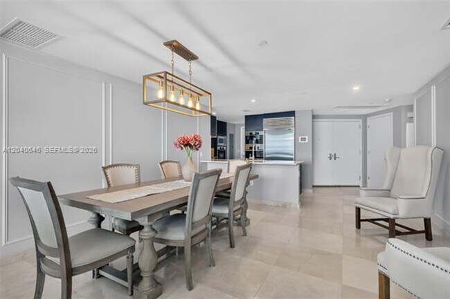 Building Photo - 17001 Collins Ave