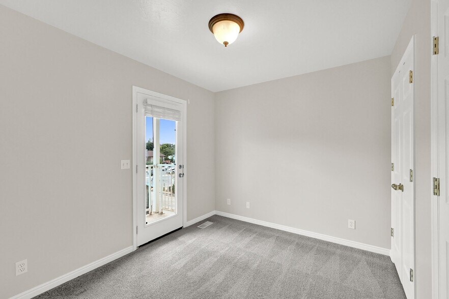 Building Photo - 3117 Van Buren Ave