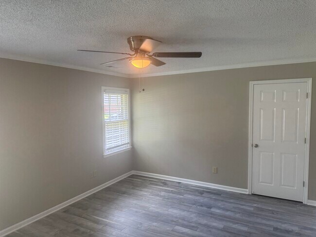 Building Photo - 3991 Birch Glen Dr