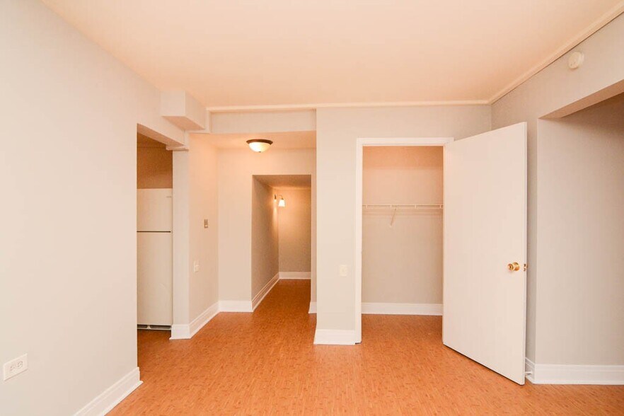Building Photo - 5736 N Winthrop Ave