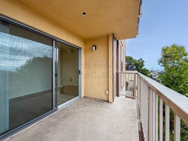 Building Photo - 2 Panoramic Way