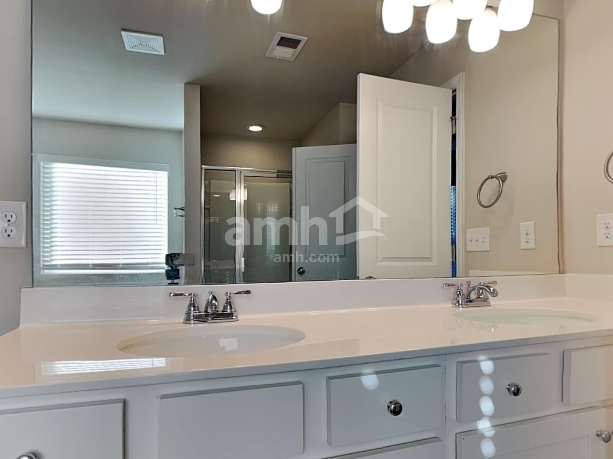 Building Photo - 218 Omega Ct