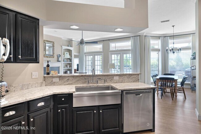 Building Photo - 137 Oak View Cir