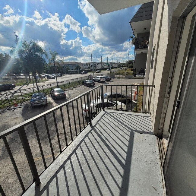 Building Photo - 5100 SW 41st St