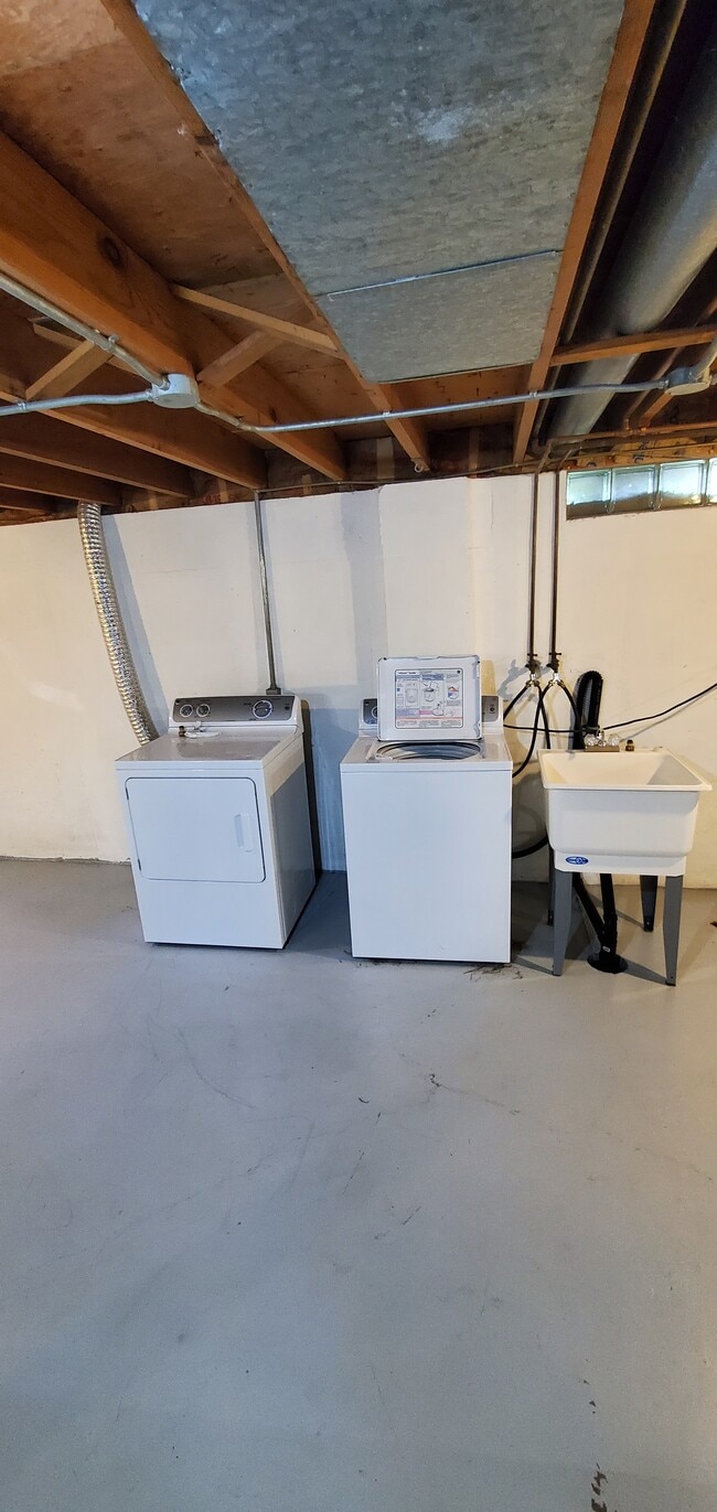 Building Photo - 1163 Higgins Ave