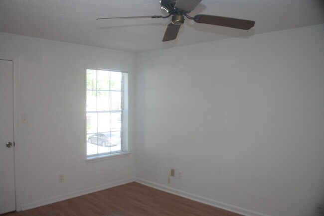 Building Photo - 4225Thor205
