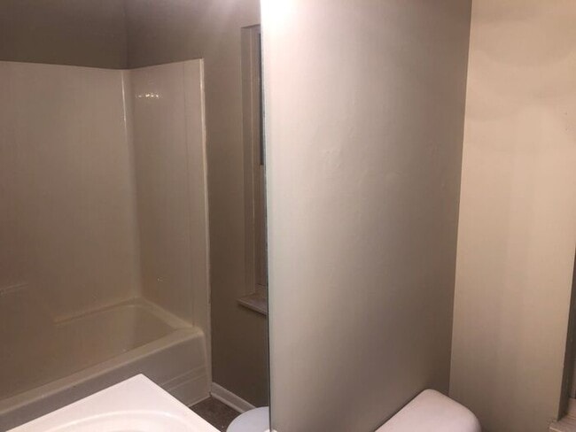 Building Photo - Charming 4-Bedroom Cape Cod Home in Knoxville