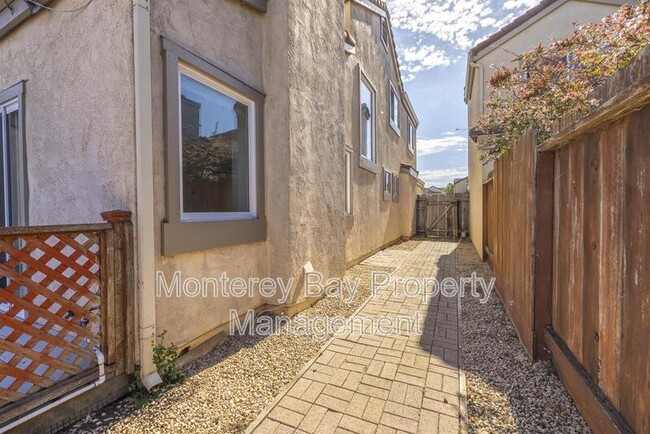 Building Photo - 143 Seal Ct
