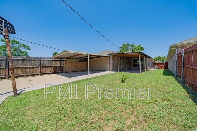 Building Photo - 1175 Meadows Dr