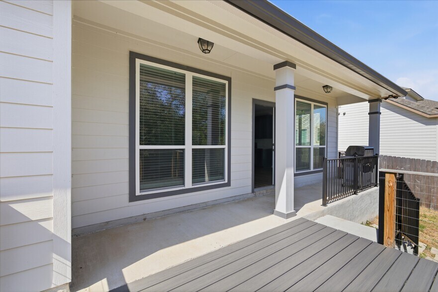 Building Photo - 5613 St Charles Dr