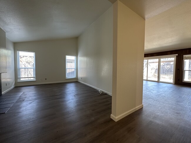 Building Photo - 8613 Tiogawoods Dr