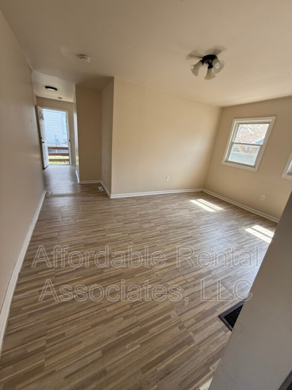 Building Photo - 1425 S 11th St