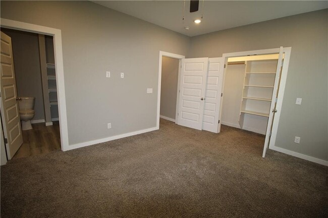 Building Photo - 2711 Vinson Rd