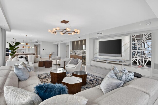 Building Photo - 3100 N Ocean Dr