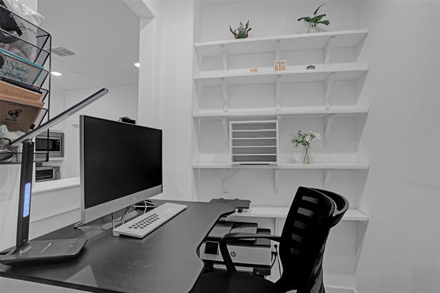 Building Photo - 2720 Parkview Pl