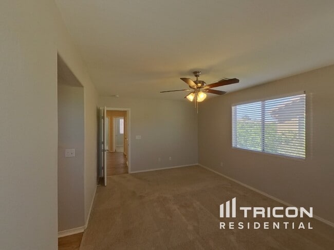 Building Photo - 993 Medina De Leon Ave