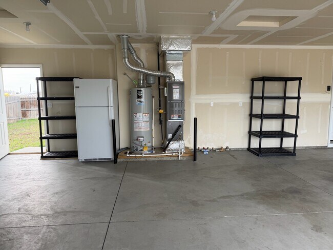 Building Photo - 108 NE Malad Ct