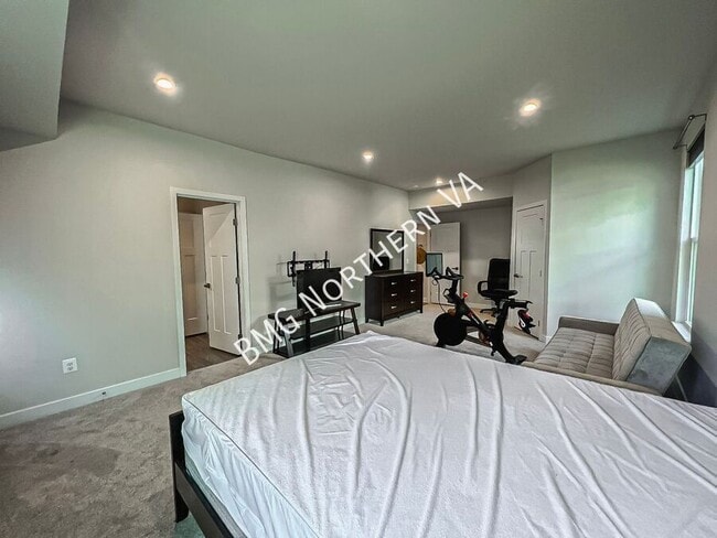 Building Photo - 7731 Blackburn Ridge Dr