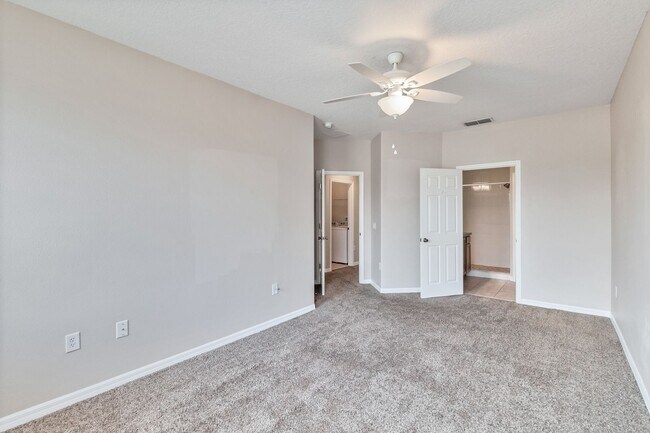 Building Photo - Beautiful 2/2.5 Townhome W/ 1 Car Garage L...