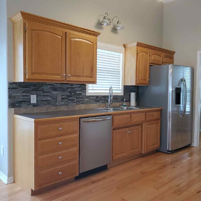 Building Photo - 449 Poplar St