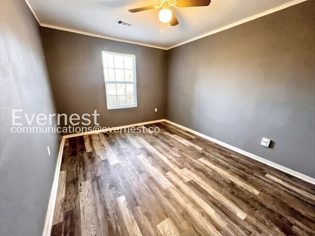 Building Photo - 40 Hiland Pl