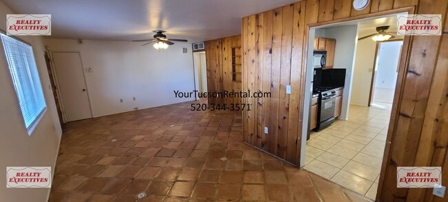 Building Photo - Grant & Silverbell Rd 3/1.5 with A/C $500 Security Deposit