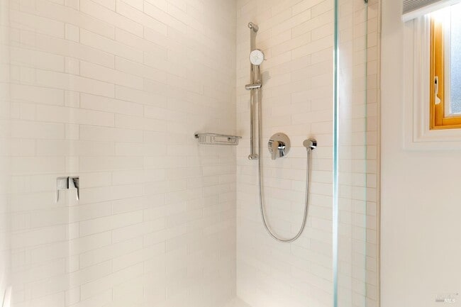 Building Photo - 291 W Thomson Ave