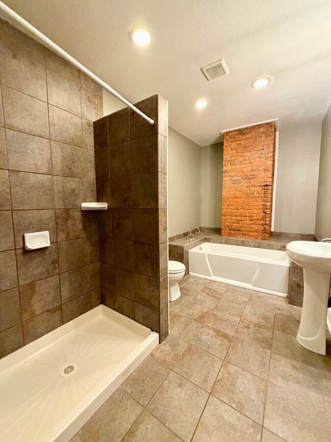 Building Photo - 3947 Mintwood St