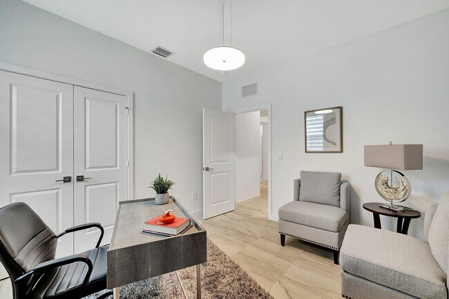 Building Photo - 5795 SE Sky Blue Cir
