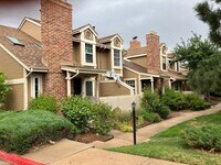 Building Photo - Coming Soon! Charming Townhome South Aurora