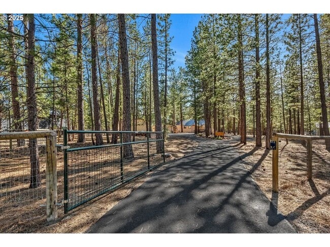 Building Photo - Charming Historic 2 Bed Home + Bonus Room ...