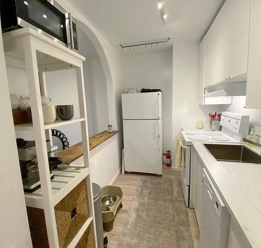 Building Photo - 404 New Jersey Ave SE