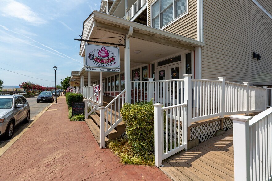 Building Photo - 627 Walnut Ave
