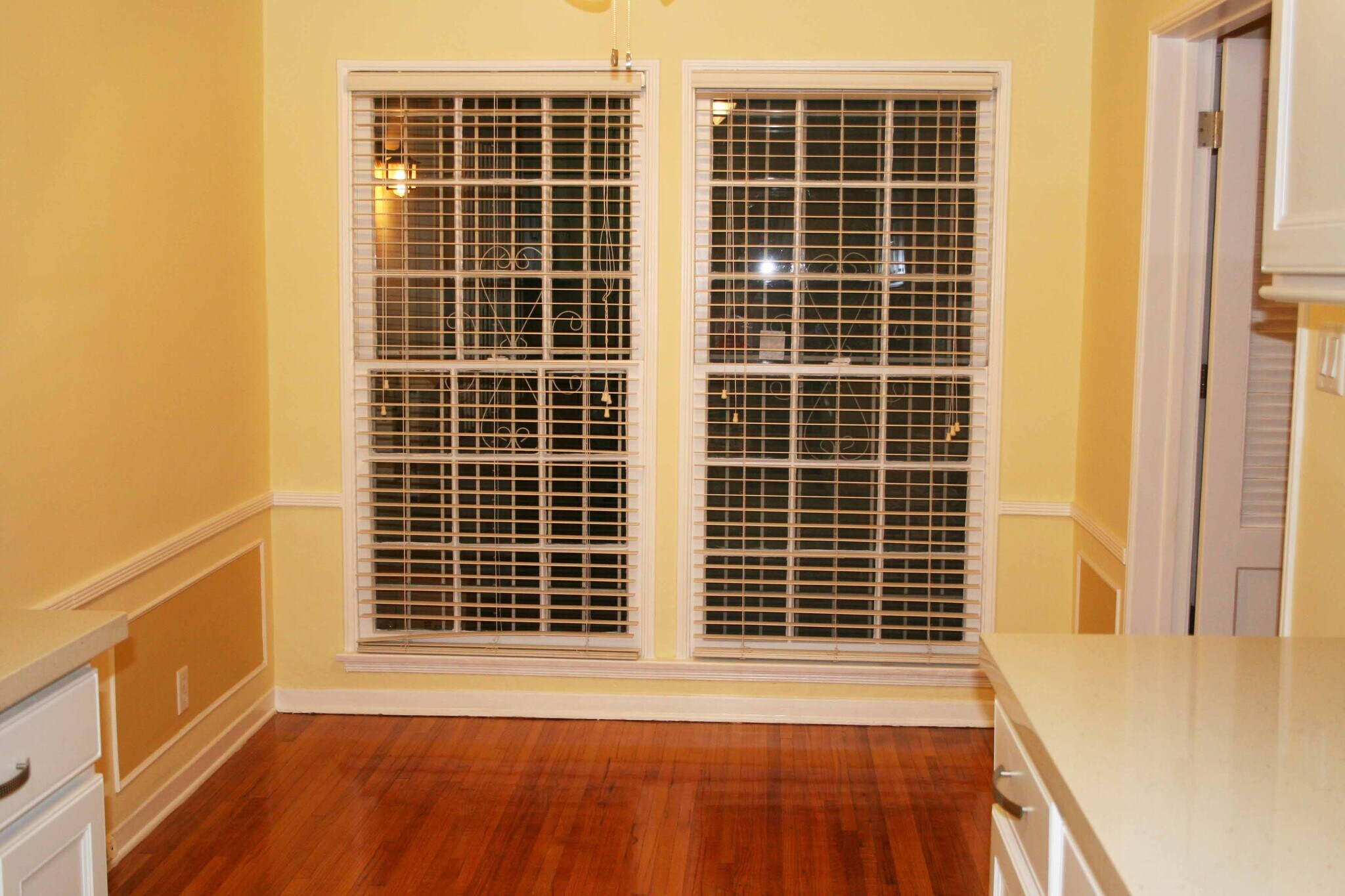 Building Photo - 831 Alandele Ave