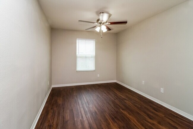 Building Photo - 3205 Turret Dr