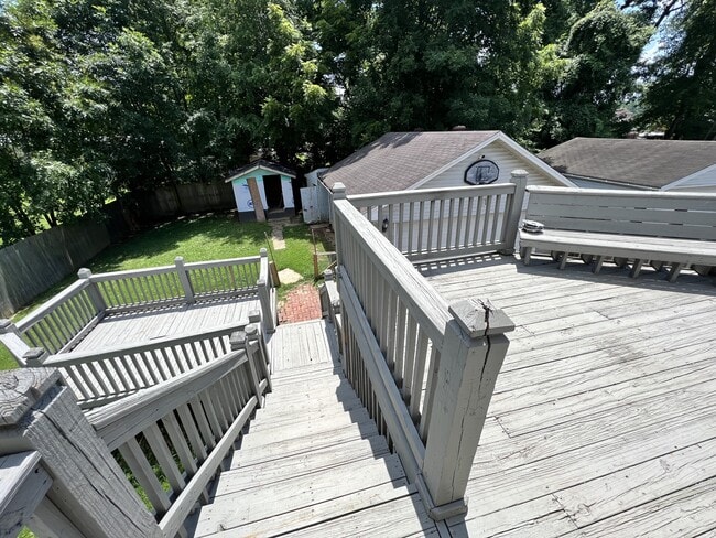 Building Photo - 3700 Hillcross Dr