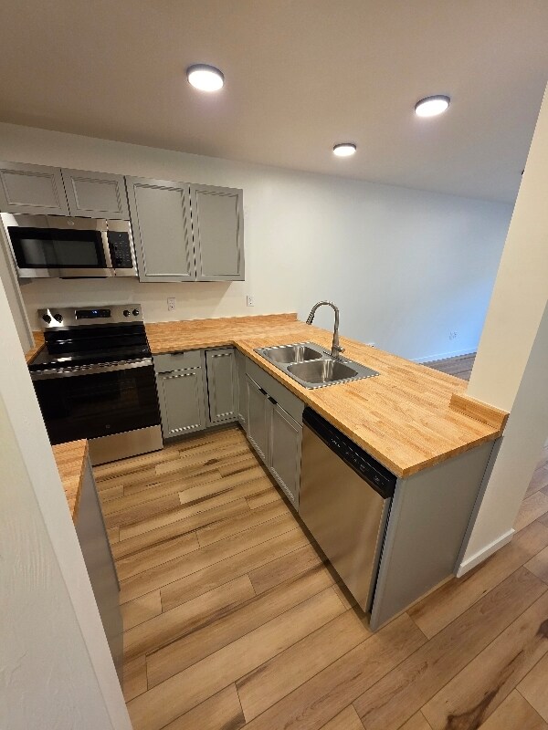 Building Photo - 285 S Helena Ave