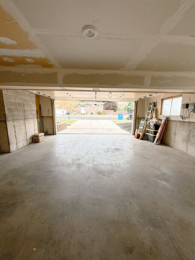Building Photo - 1108 500 N