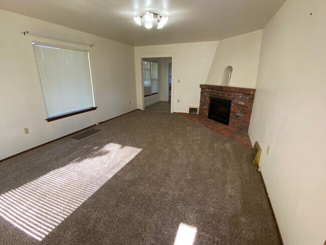 Building Photo - e2607