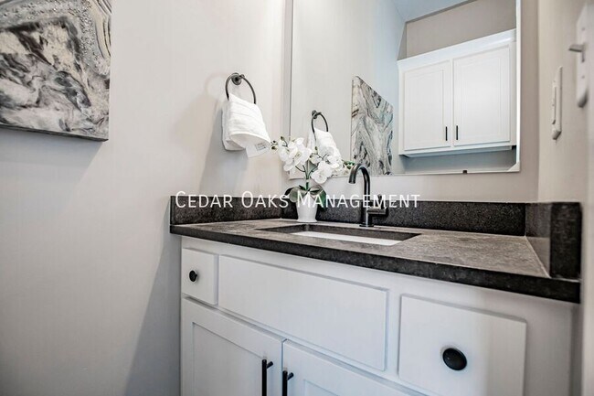 Building Photo - 116 E Mountain St