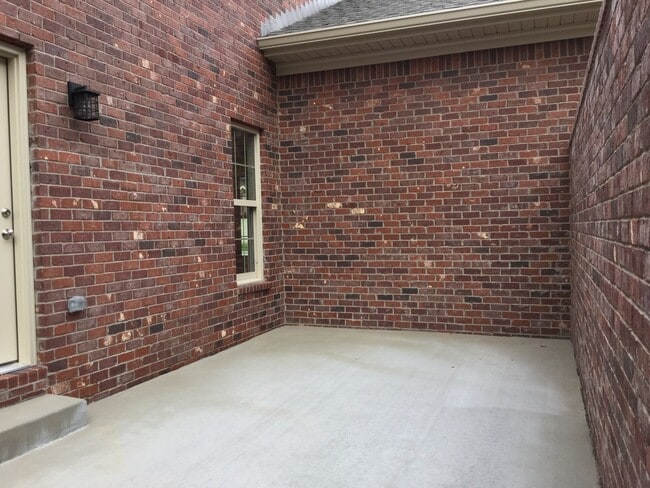 Building Photo - Beautiful 2 Bedroom 2 Bath Condo in Middle...